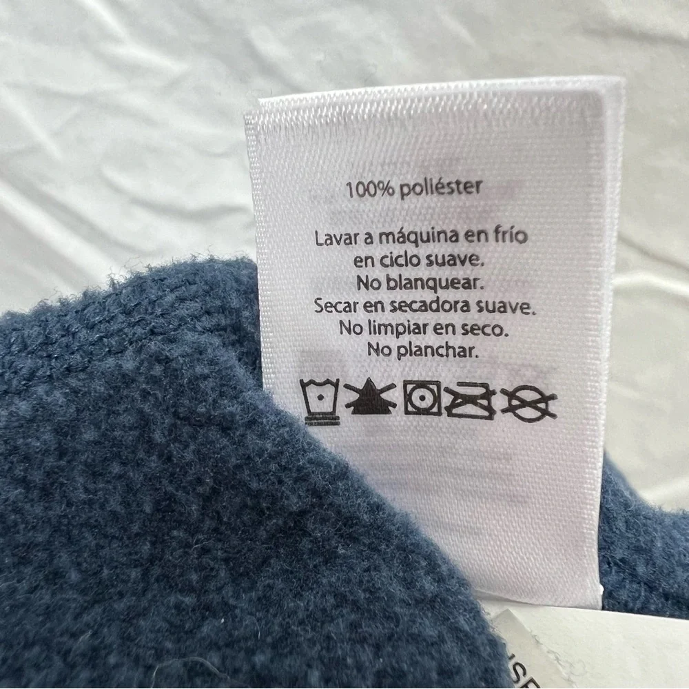 Vineyard Vines girls blue zip-up fleece vest with pockets. - Picture 10 of 11